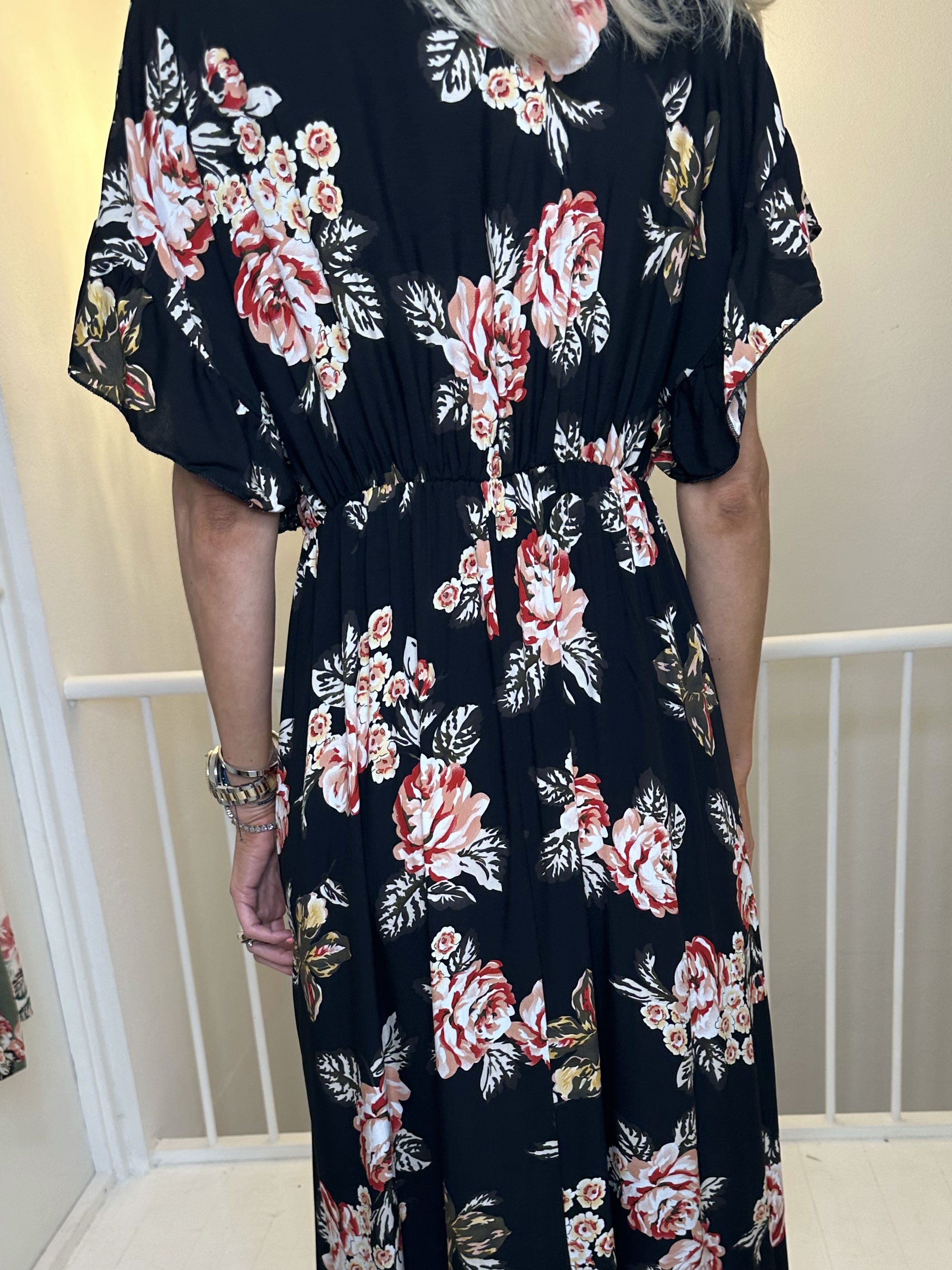 Alina Rose - Lang sommerkjole i blomsterprint med træknapper